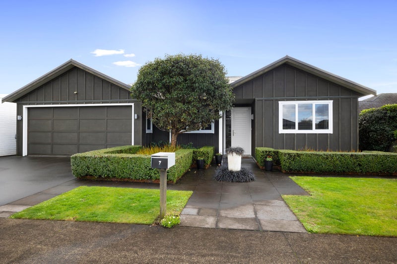 7 Gleneagles Way, Waiwhakaiho, New Plymouth - Carousel 2