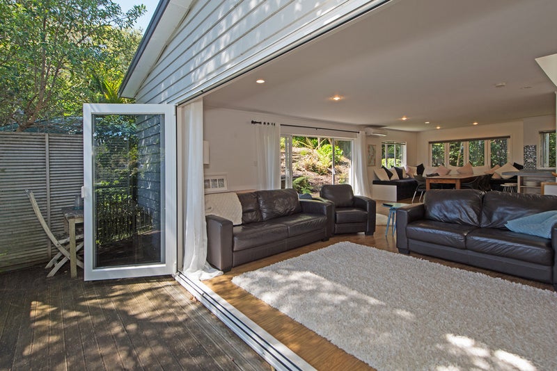 11 Te Aroha Avenue, Oneroa, Waiheke Island - Carousel 2