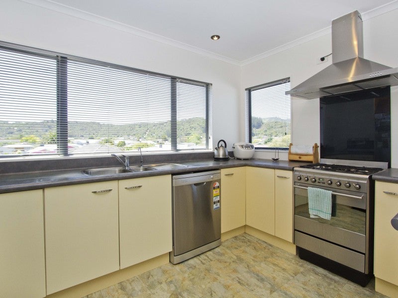 15 Kawatiri Grove, Wainuiomata, Lower Hutt - Carousel 2