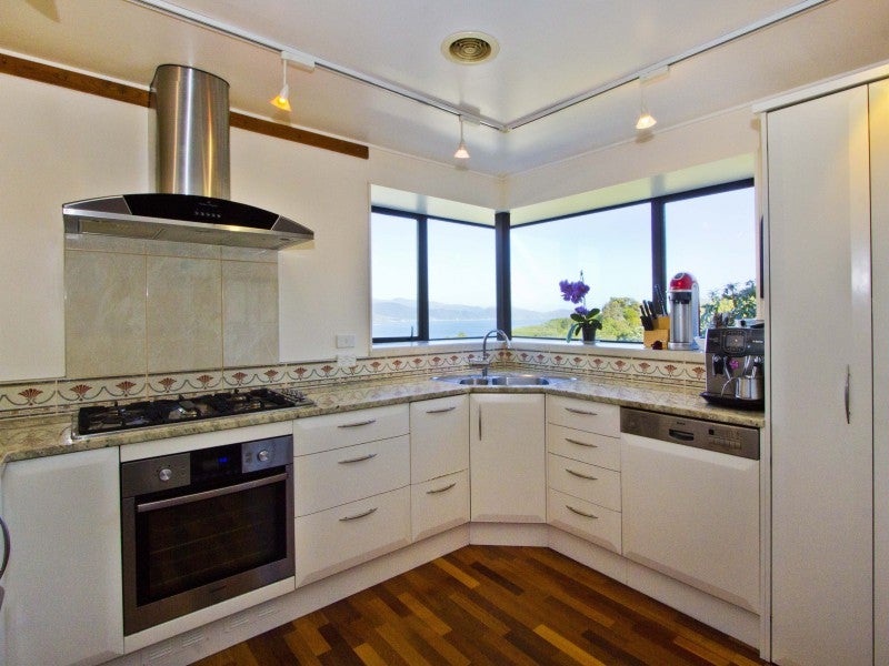 1 George Gee Drive, Korokoro, Lower Hutt - Carousel 2