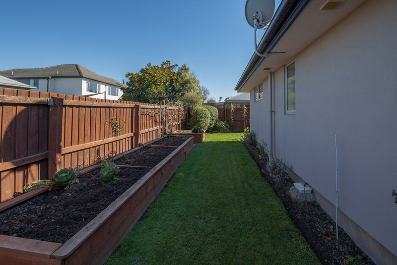 18 Fantasia Gardens, Northwood, Christchurch - Carousel 22