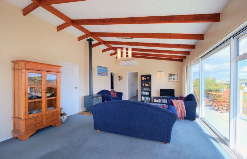 4 Weka Road, Waipahihi, Taupo - Carousel 2