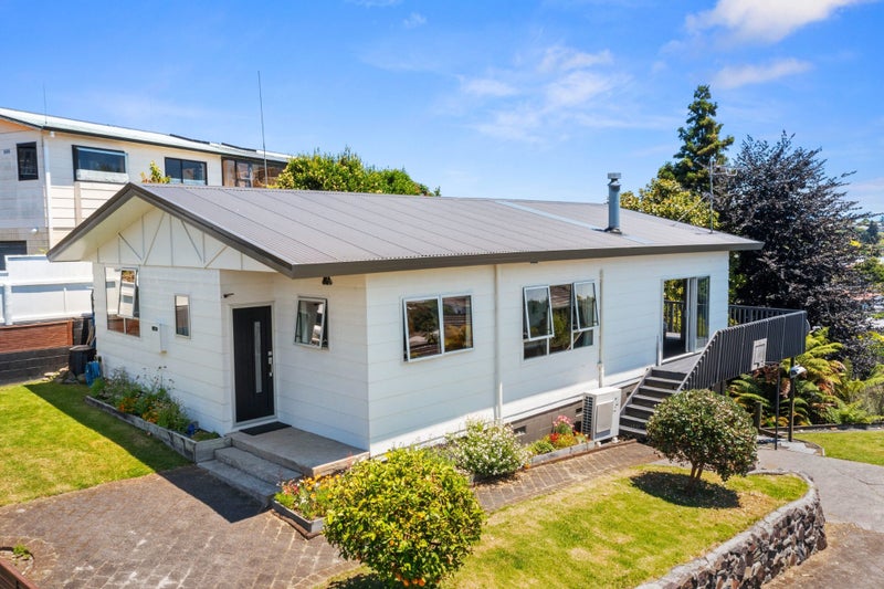 7 Nicolas Place, Judea, Tauranga - Carousel 1