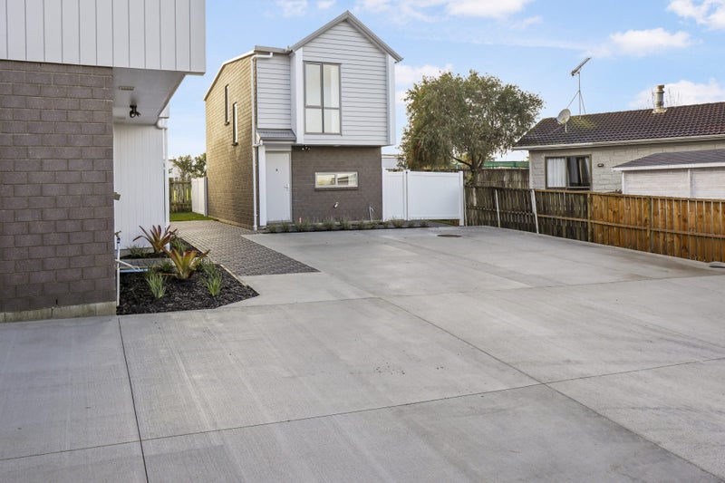 14E Massine Place, Randwick Park, Auckland - Carousel 1