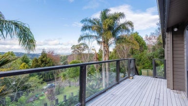 18 Laingfield Terrace, Laingholm, Auckland - Carousel 1
