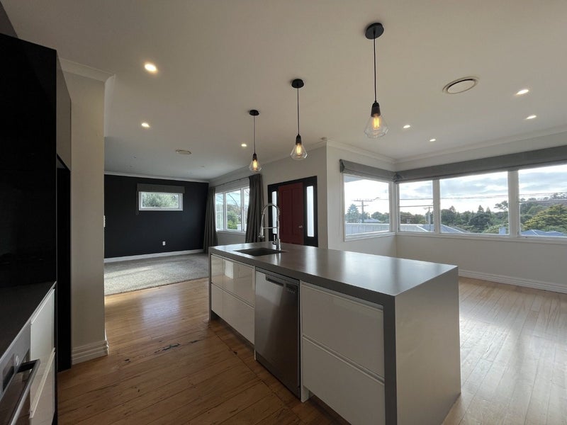 54 Waiwaka Terrace, Strandon, New Plymouth - Carousel 2