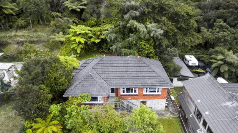 18 Jocelyn Crescent, Pinehaven, Upper Hutt - Carousel 2