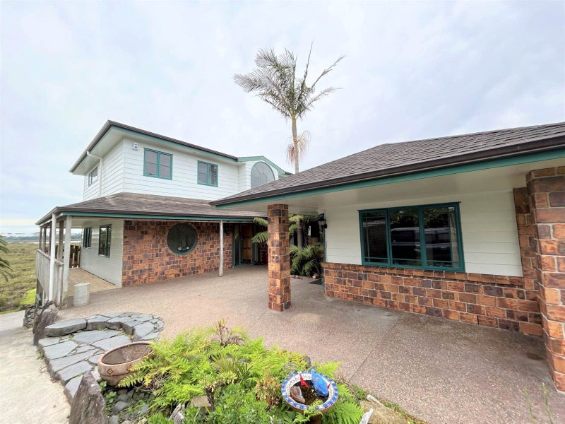 20 Meadow Crescent, Te Atatū South, Auckland - Carousel 2