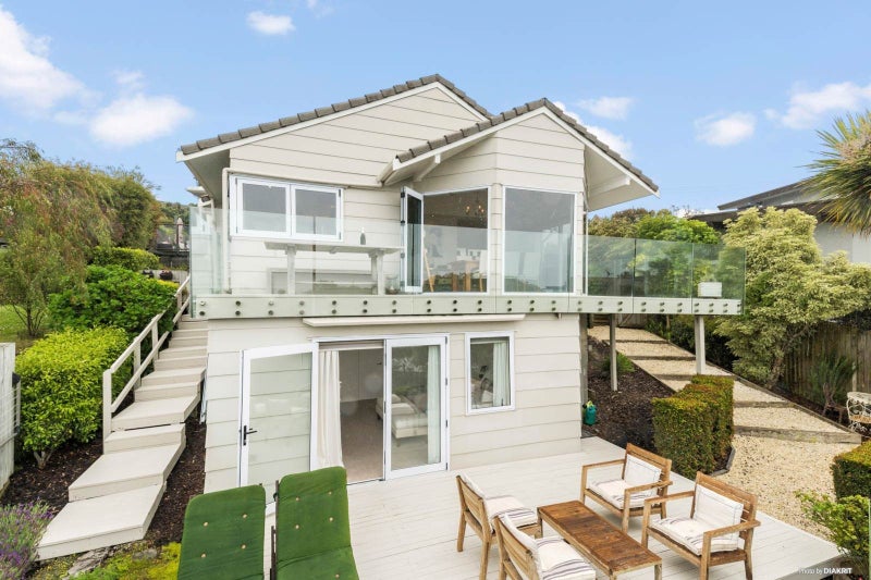 2/1 Eastcliffe Road, Castor Bay, Auckland - Carousel 2