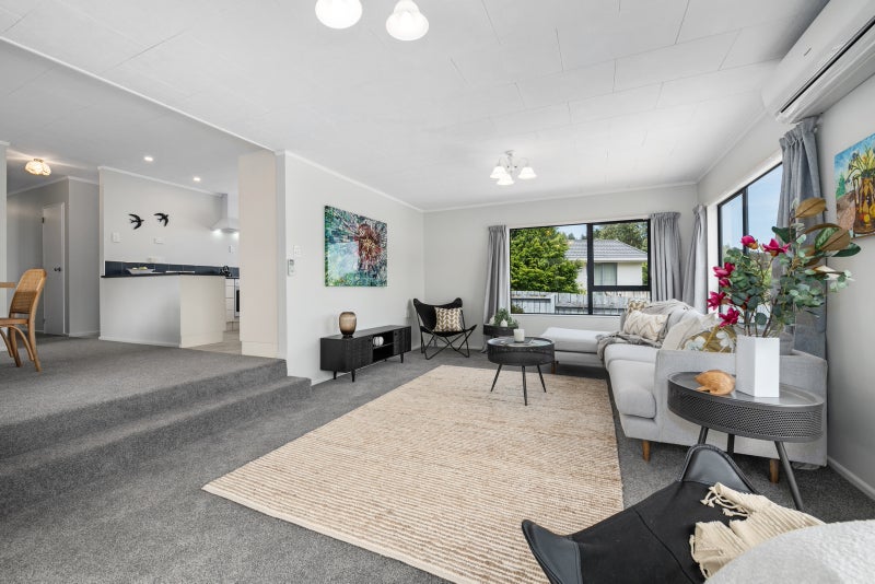 3 Monarch Grove, Maoribank, Upper Hutt - Carousel 1