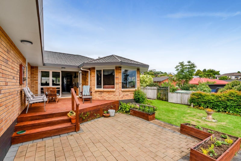 25 Ashmore Drive, Frankleigh Park, New Plymouth - Carousel 2