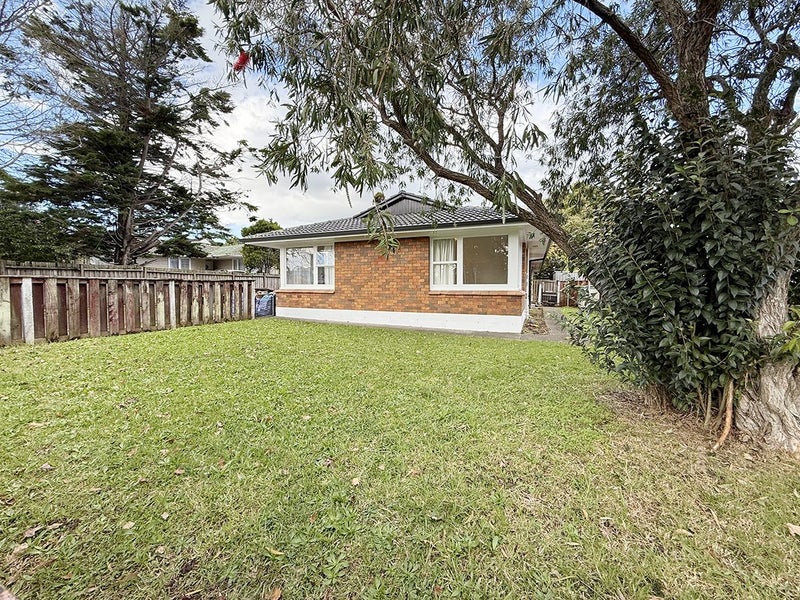 1/6 Edgewater Drive, Pakuranga, Auckland - Carousel 2