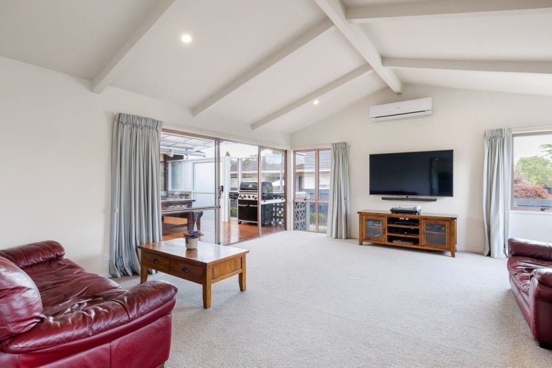 20 Hillary Street, Chedworth, Hamilton - Carousel 2