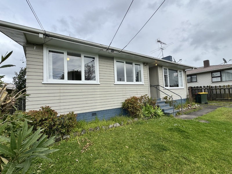 18 Antrim Crescent, Otara, Auckland - Carousel 2