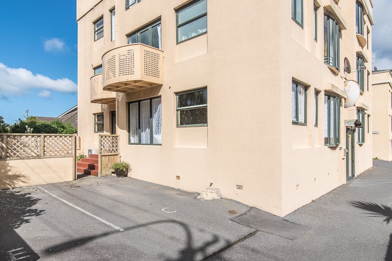 564C Adelaide Road, Berhampore, Wellington - Carousel 1