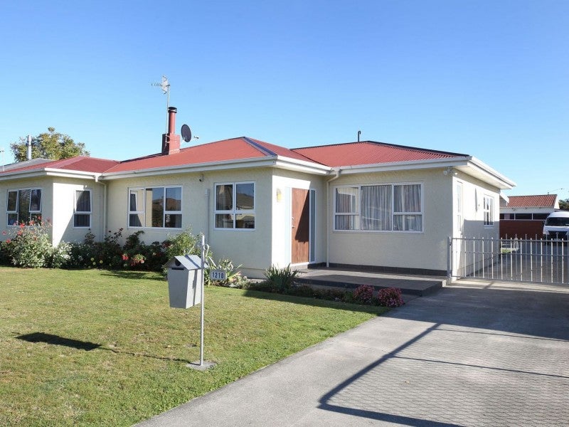 1210 Willowpark Road North, Mayfair, Hastings - Carousel 1