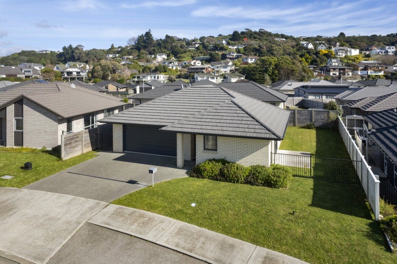 16 Tradewinds drive, Whitby, Porirua - Carousel 27