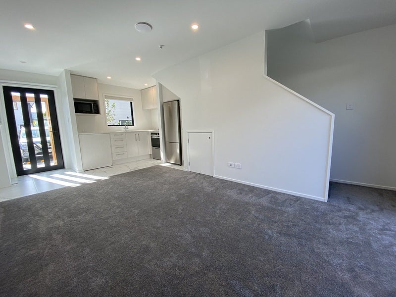 7/320 Oxford Terrace, Avalon, Lower Hutt - Carousel 2