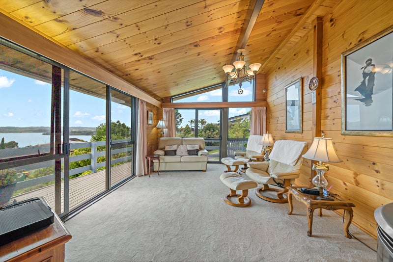 5 Callender Place, Shelly Park, Auckland - Carousel 1