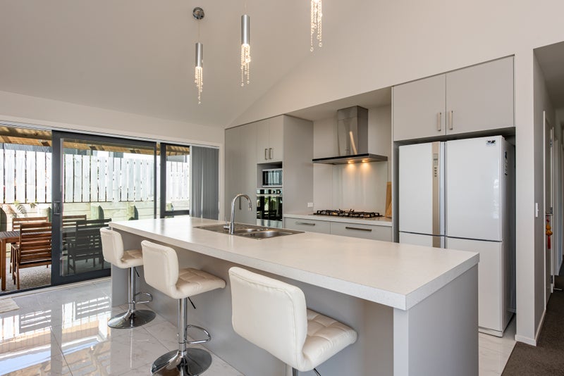 48 Cedarwood Street, Woodridge, Wellington - Carousel 2