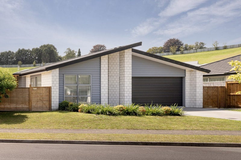 106 Whakaturou Crescent, Pyes Pa, Tauranga - Carousel 1