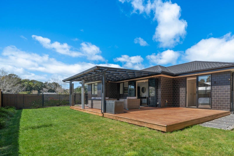 21C Garrett Drive, Whalers Gate, New Plymouth - Carousel 1