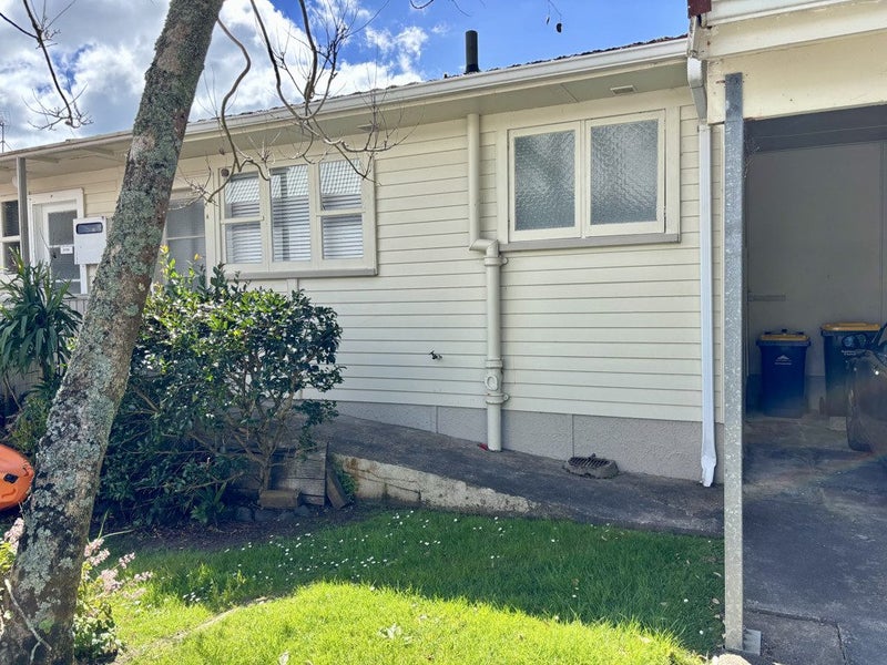 1/104 Exmouth Road, Northcote, Auckland - Carousel 1
