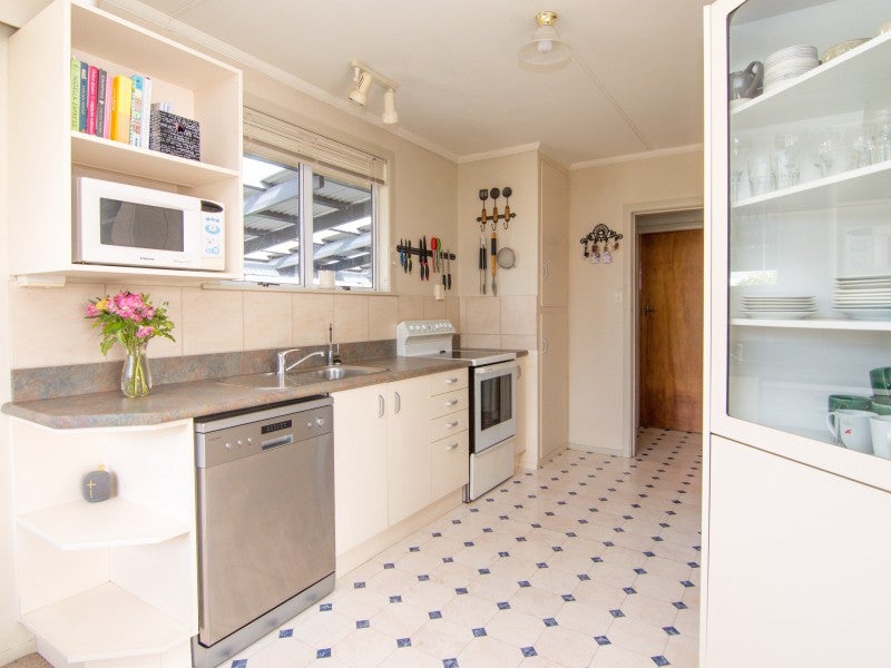 6 Rimu Place, Cloverlea, Palmerston North - Carousel 2