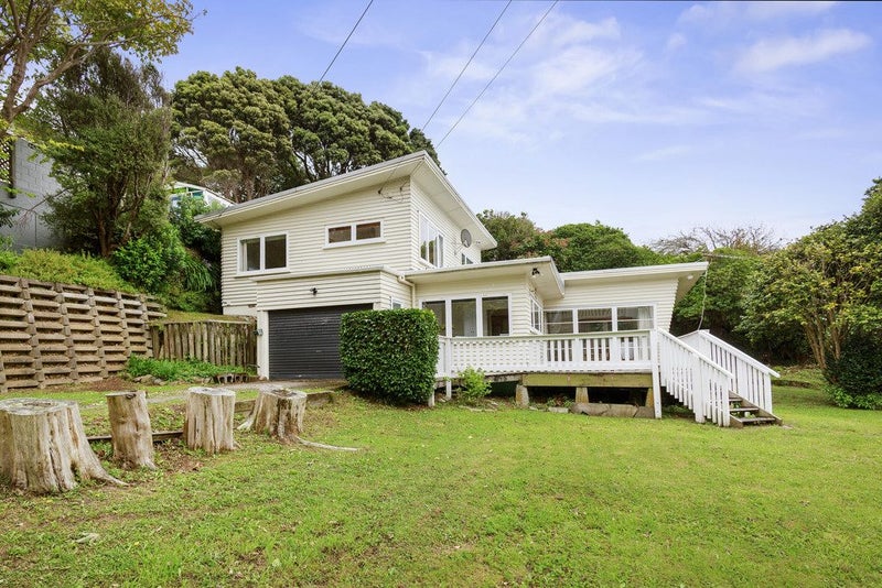 13 Bell Street, Tawa, Wellington - Carousel 1