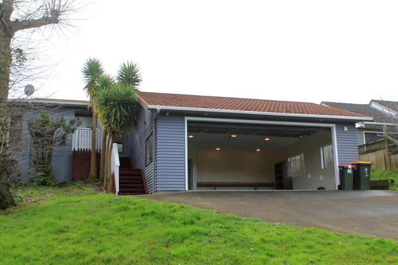 18 Elsted Place, Goodwood Heights, Auckland - Carousel 1