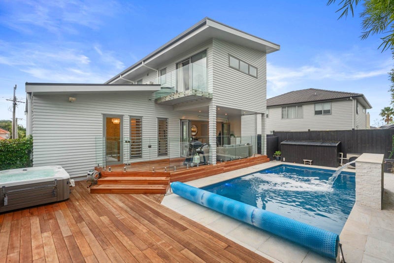 16 Sylvan Park Avenue, Milford, Auckland - Carousel 2