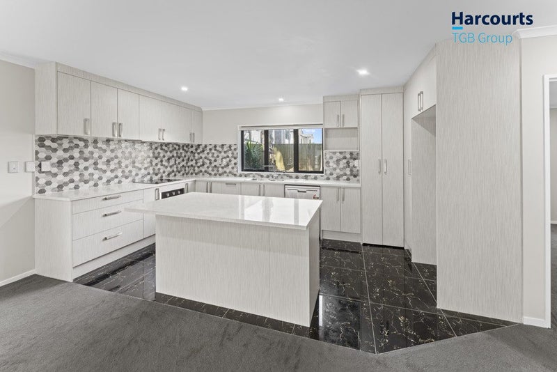 4 Kakaho Way, Papatoetoe, Auckland - Carousel 2