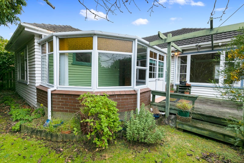 15 Bull Avenue, Wainuiomata, Lower Hutt - Carousel 1
