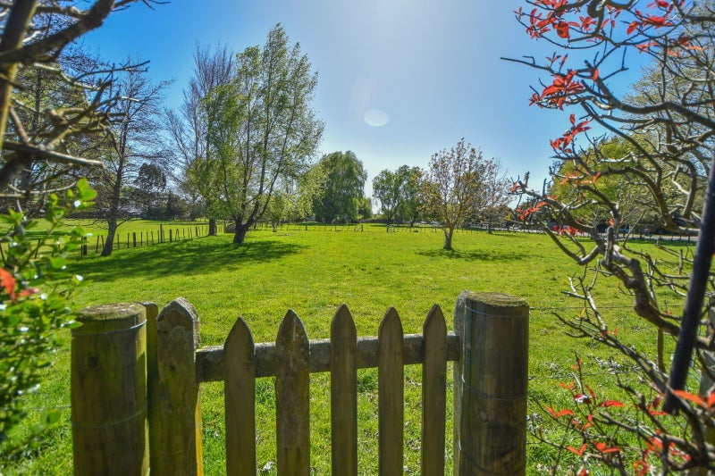 60 Lincoln Road, Carterton - Carousel 2