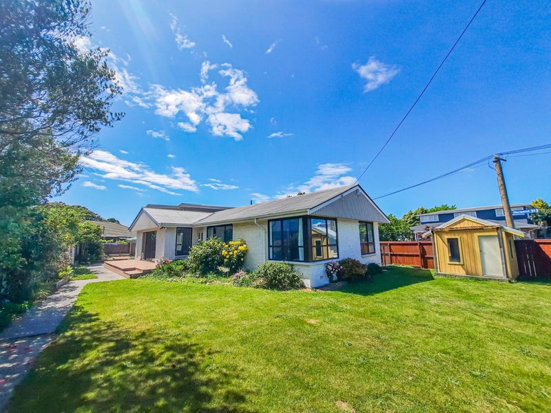 22 Sevenoaks Drive, Bryndwr, Christchurch - Carousel 1
