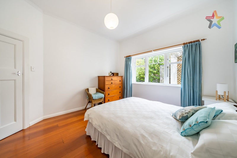 2 Puriri Street, Eastbourne, Lower Hutt - Carousel 2