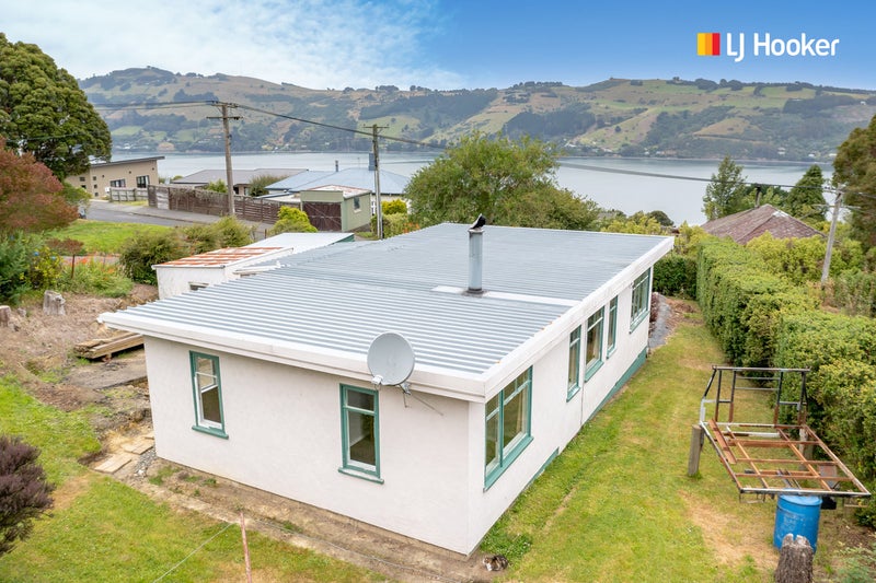 31 Kauri Street, Ravensbourne, Dunedin - Carousel 1