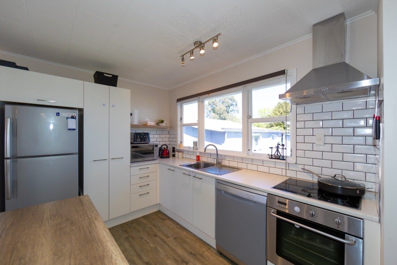 605 Collinge Road, Mayfair, Hastings - Carousel 2