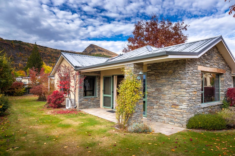 2 McKibbin Place, Arrowtown, Arrowtown - Carousel 2