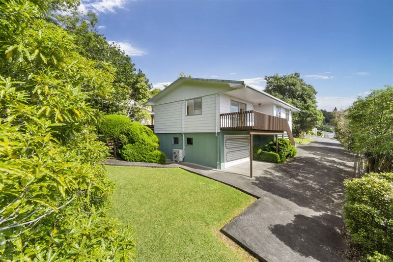 27 Trias Road, Totara Vale, Auckland - Carousel 1