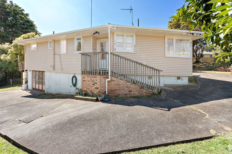 2 Lucknow Place, Blockhouse Bay, Auckland - Carousel 1