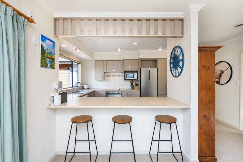 12 Mana Place, Awapuni, Palmerston North - Carousel 2