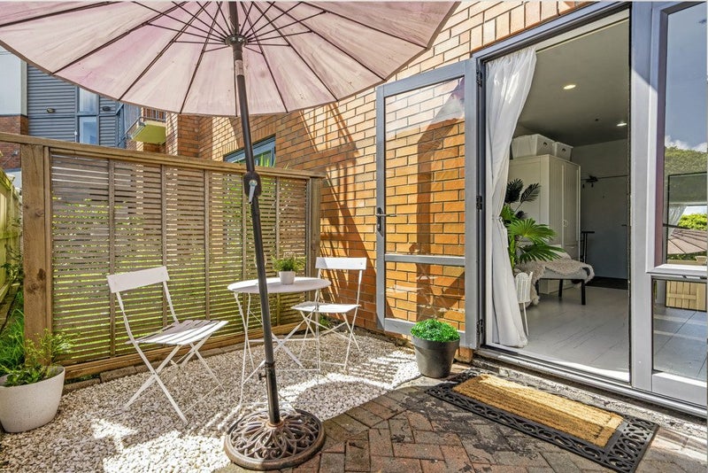 10B Crown Lynn Place, New Lynn, Auckland - Carousel 1