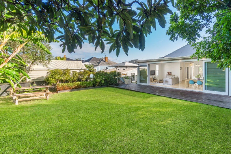 15 Saint Leonards Road, Devonport, Auckland - Carousel 2