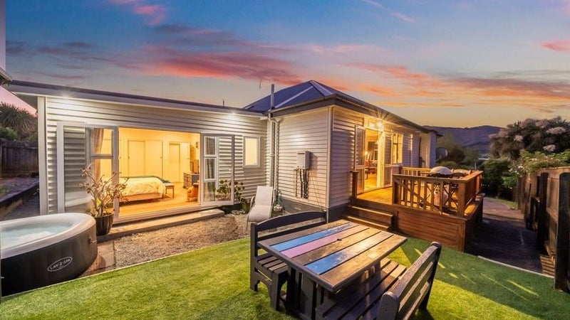 14 Pempsey Street, Silverstream, Upper Hutt - Carousel 1