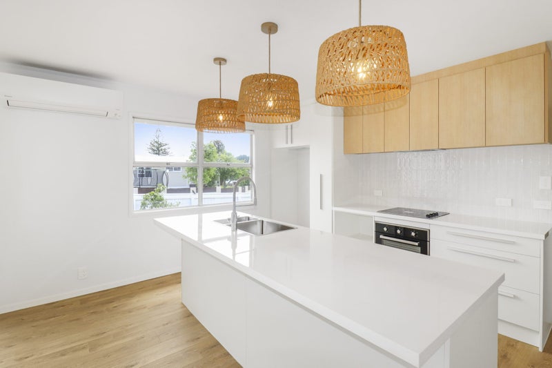 8 Dunstall Place, Mangere Bridge, Auckland - Carousel 2