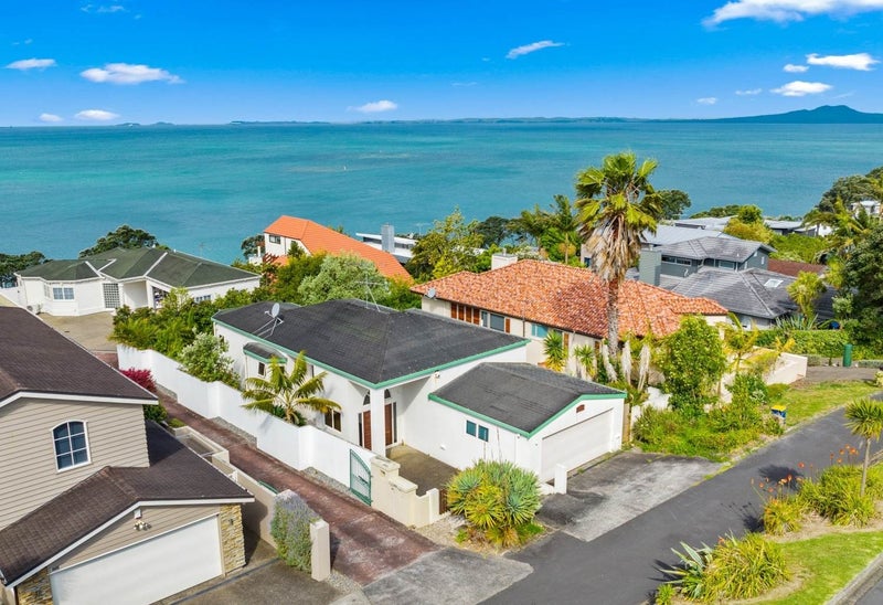 42 Sharon Road, Waiake, Auckland - Carousel 2