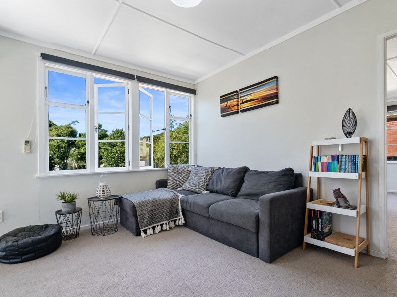 11 Cleland Crescent, Naenae, Lower Hutt - Carousel 1