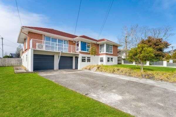 24 Letterkenny Place, Blockhouse Bay, Auckland - Carousel 1