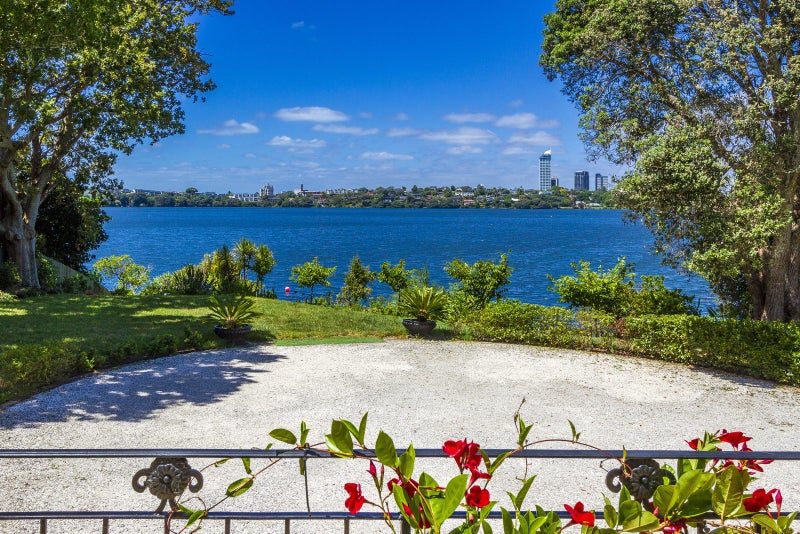 40 Shakespeare Road, Milford, Auckland - Carousel 2